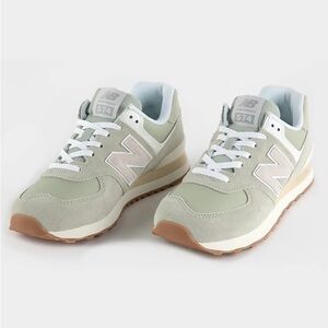 574 Core Color: Olivine with Moonbeam